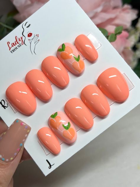 Nails Peach Design, Nails With Peaches, Peachy Nails Designs, Nail Art Peach, Peachy Nails, Nails Fruit, Peach Nail Art, Emoji Nails, Nails Coral