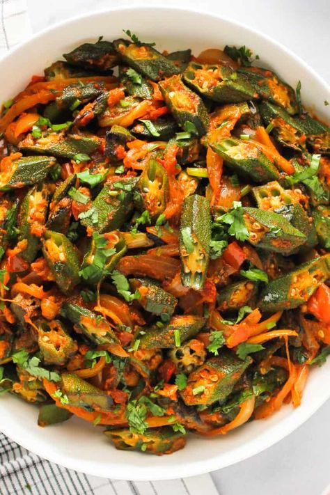 Bhindi Masala is a stir-fried Indian okra dish cooked with crisp onions, tangy tomatoes & aromatic spiced that is ready in under 20 minutes. Indian Stir Fry, Indian Okra, Stir Fry Okra, Spicy Okra, Ministry Of Curry, Okra Curry, Bhindi Recipe, Bhindi Masala, Fried Okra