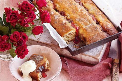 Jam and cinnamon doughnut traybake. What a sweet dream are these bakes – into a tray, then into the oven! Cinnamon Doughnut, Donut Tray, Jam Donut, Cinnamon Donuts, Tray Bake Recipes, Tray Bake, The Whoot, Cake Mixture, Winter Desserts