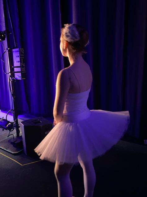 #ballet #swanlake #backstage #balletaesthetic #ballerina #pointe #theatre Ballerina Backstage, Ballet Backstage, Ballet Aesthetic, Flexibility Dance, Ballet Theater, Ballet Core, Inspo Pics, Year 11, 2024 Vision