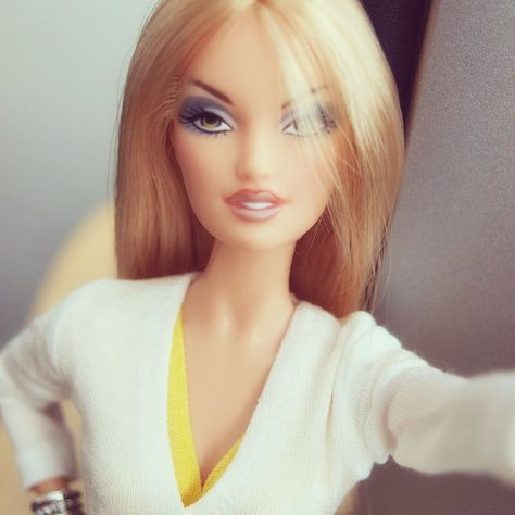 Selfie by Ava  #barbie #barbiedoll #barbiefashion #barbiecollector #doll #fashiondoll #fashion #playline #dollgram #BarbieStyle #barbiecollectorfan #barbieproject Barbie Collector, Barbie Fashion, Barbie Dolls, Fashion Dolls