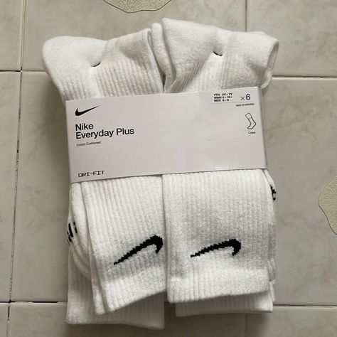 Pack Of Nike Socks, White Nike Crew Socks, Nike Socks Long, Black And White Nike Socks, White Nike Socks Aesthetic, Nike Socks Aesthetic Outfit, Long Nike Socks, Nike Socks Aesthetic, Nike Socks Black