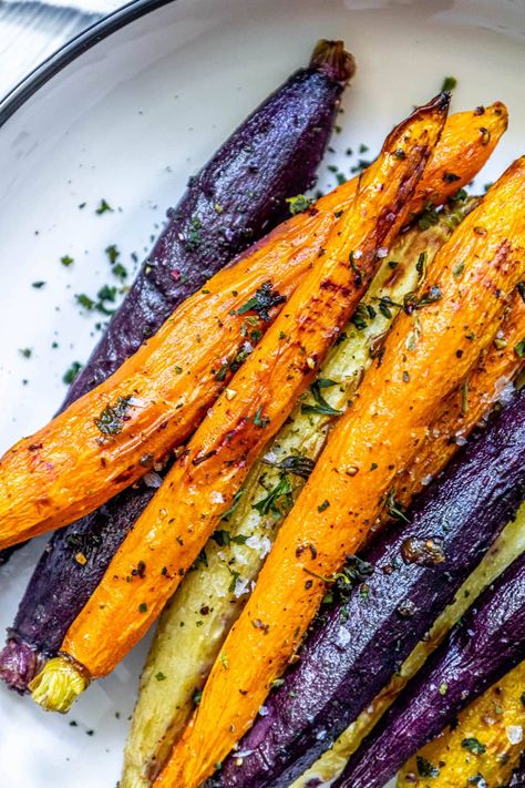 Easy Grilled Carrots - Sweet CS Designs. Carrots On Blackstone Griddle, Grilled Carrots Bbq, Blackstone Carrots, Carrots On Grill, Grill Carrots, Carrots On Blackstone, Buffalo Carrots, Grilled Carrots In Foil, Grilling Veggies