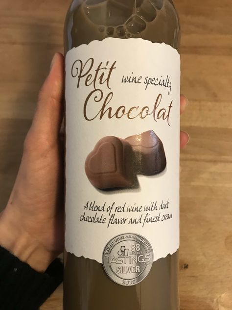 Aldi’s Chocolate wine! Wine Cocktail Recipes, Wine Business, Red Blend Wine, Chocolate Wine, Alcoholic Cocktails, Wine Desserts, Cocktail Recipes Easy, Cigars And Whiskey, Chocolate Packaging