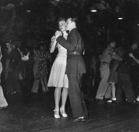 1940s Moodboard, 50s Couple, 1950s Couple, 40s Aesthetic, Couple Vintage, Old Fashioned Love, Slow Dancing, Glenn Miller, Dancing Couple