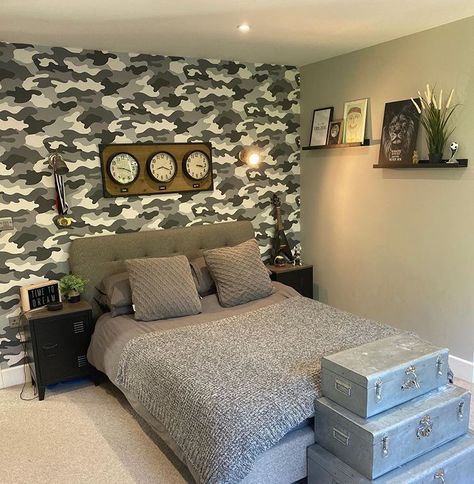 LETS HEAR IT FOR THE BOYS .. I struggled to find any inspiration for boys rooms on the gram , there seem to be hundreds of girls rooms but… Boys Army Room, Camo Bedroom, Army Bedroom, Army Theme, Army Room Decor, Army Room, Boys Rooms, Dreams Beds, Themed Bedroom