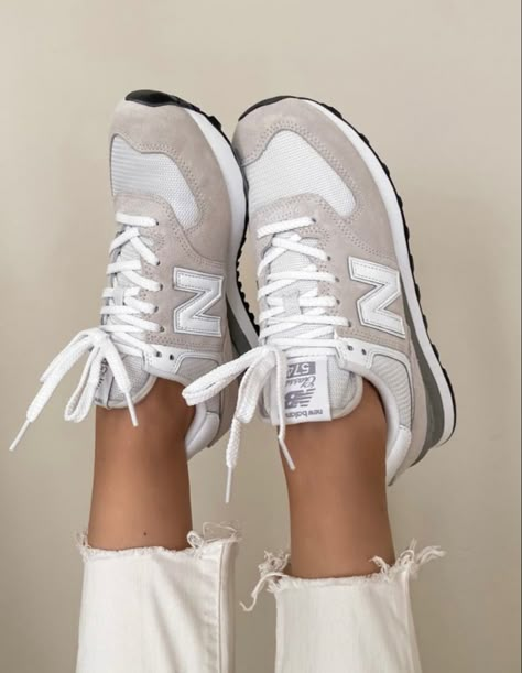 Cute shoes for everyday wear Shoe Aesthetic, New Balance Shoe, New Balance Classics, New Balance Style, New Balance Outfit, Zapatillas New Balance, Cloud Shoes, Balance Sneakers, New Balance 574