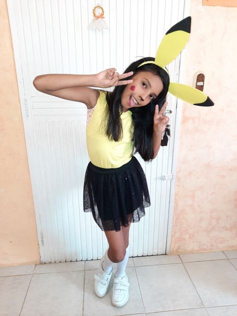 Sencillo disfraz, Orejas y Cola hechos de Foami Pikachu, Ballet Skirt, Ballet, Mirror Selfie