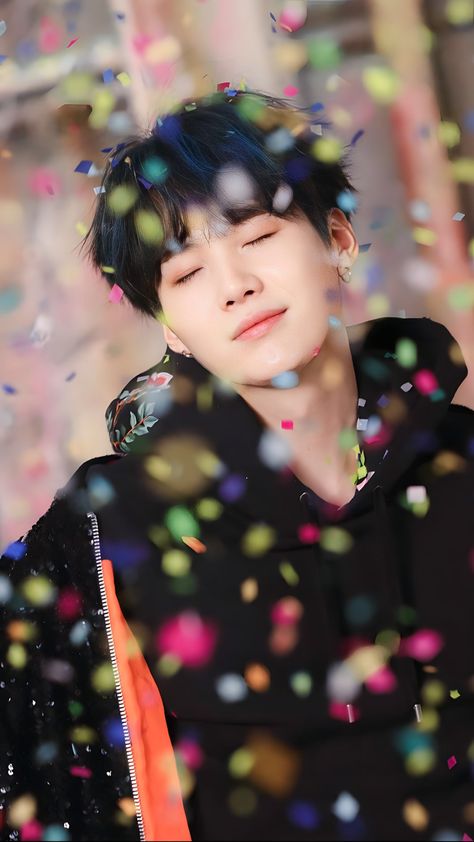 Suga Hd Pictures, Min Yoongi Photos, Iphone Wallpaper World, Yoongi Wallpaper, Min Yoongi Wallpaper, Iphone Wallpaper Bts, Love Cartoon Couple, Suga Bts Swag, Korean Aesthetic