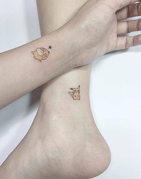 Matching Psyduck and Pikachu tattoos. Pokemon Tattoo Ideas, Nintendo Tattoo, Cute Tattoos With Meaning, Pikachu Tattoo, Couple Tattoos Unique, Sibling Tattoos, Pokemon Tattoo, Geniale Tattoos, Matching Tattoo