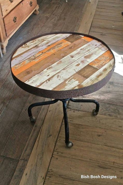 Whiskey Barrel Metal Ring Ideas, Barrel Hoop Projects, Wine Barrel Rings Ideas, Barrel Rings Repurposed, Barrel Ring Art, Wine Barrel Diy, Wagon Wheel Decor, Upcycled Table, Wine Barrel Crafts