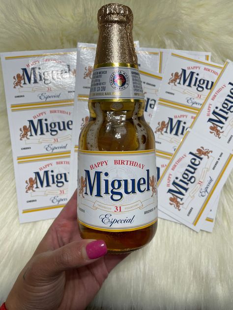 This listing is for a custom/personalized Modelo Beer Labels - these labels will fit the regular 12oz Modelo beer bottles.  Labels are made of high-quality glossy vinyl sticker and are water resistant (Beer is NOT included). Easy to apply, just add label over the current label (it's like a sticker). Thank you for visiting my shop -Simba ⚠️I have no affiliation with the beer company in any way. Therefore, the copyrights and trademark images in this listing belong to the beer company itself and ar Men’s Birthday Party Favors, Modelo Beer Birthday Party Ideas, Beer Bucket Centerpiece, Modelo Themed Birthday Party, Modelo Party Theme, 30th Birthday Centerpieces For Men, Beer Centerpieces For Men, Mens Bday Party Ideas, Boys 21st Birthday Ideas