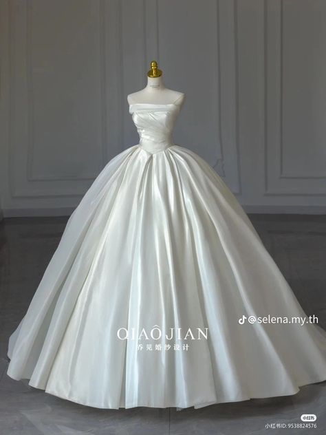 Silk Wedding Ball Gown, Cinderella Style Wedding Dresses, Debutante Dresses Aesthetic, Weeding Dress Aesthetic Princess, Vivienne Westwood Wedding Dress Ballgown, White Princess Dress Fairytale, White Ballgown Dress, Silk Wedding Dress Ballgown, Silk Ballgown Wedding Dress