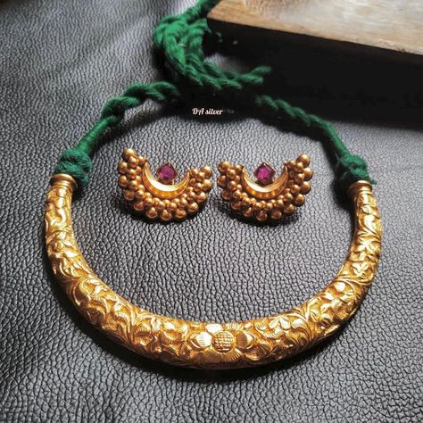 Our Bestseller Chitai Hasli with chaand studs. 925 silver Gold polished Available on preorder now (With customised thread color) SOLD… | Instagram Hasli Gold Design, Gold Hasli Designs, Kumauni Jewellery, Hasli Necklace Gold, Nepali Jewelry, Unique Gold Jewelry Designs, Gold Bridal Necklace, New Gold Jewellery Designs, Gold Jewellry