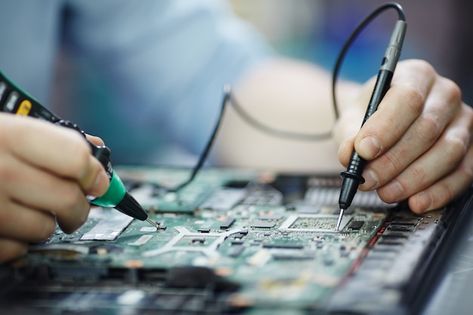 Checking current in laptop circuit board | Free Photo #Freepik #freephoto #laptop-service #laptop-repair #computer-maintenance #computer-technician Computer Repair Shop, Macbook Repair, Computer Problems, Washing Machine Repair, Computer Repair Services, Ac Repair Services, Appliance Repair Service, Pc Repair, Iphone Repair