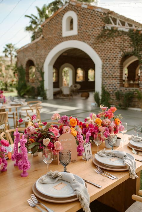 Design Home Ideas, Orange And Pink Wedding, Hacienda Wedding, Flora Farms, Home Decor Wallpaper, Tafel Decor, Garden Home Decor, Home Painting, Boda Mexicana