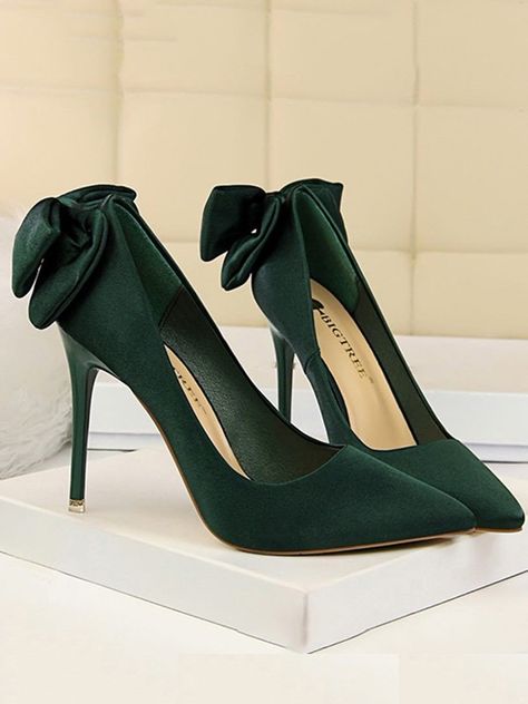 Slytherin Heels, Green Heels Outfit, Green Wedding Shoes Bride, Dark Green Heels, Quince Heels, Emerald Green Heels, Heels Outfit Ideas, Green Quinceanera Theme, Satin High Heels