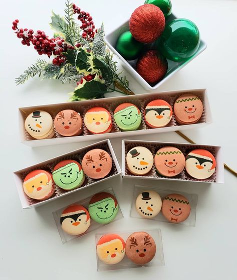 Grinch Macarons, Gingerbread Grinch, Gingerbread Macarons, Macaron Designs, Christmas Macarons, Macaron Tower, Caramel Apple, Macaroons, Christmas Treats