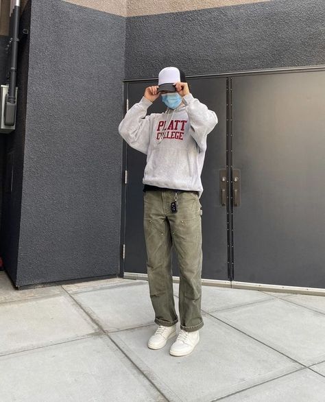 Knee Pants Outfit, Carhartt Pants Outfit, Cdg Converse Outfit Men, Cdg Converse Outfit, Carpenter Pants Outfit, Carhartt Outfit, Mens Fashion Fall Casual, University Outfits, Carhartt Double Knee