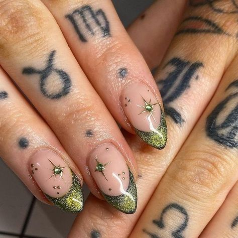 Olive Cat Eye Nails, Cat Eye Effect Nails Design, Cat Eye Effect Nails, Nails Drawing, Olive Nails, December Nails, Nail Drawing, Complicated Love, Eye Nails