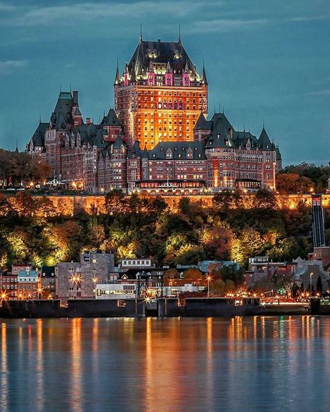 Québec city est la capitale du canada Chateau Frontenac Quebec, Chateau Frontenac, Quebec City Canada, Canada Photography, Travel Canada, Travel Places, Quebec City, Quebec Canada, Future Travel