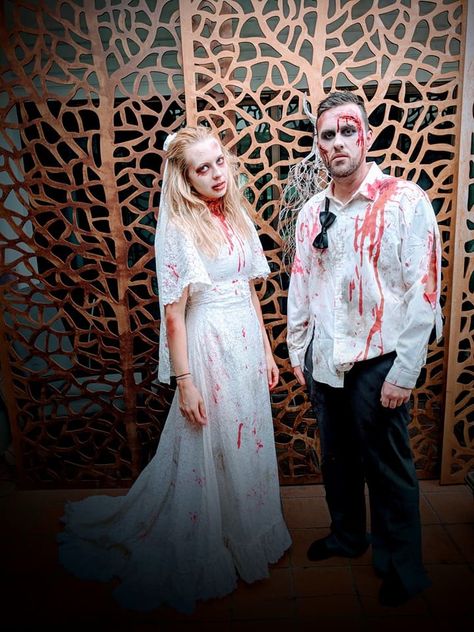 Zombie Couple Halloween Costumes, Couple Zombie Costume, Halloween Bride And Groom Costume, Zombie Bride And Groom Costume, Couplecostume Halloween, Bride And Groom Halloween Costumes, Bride And Groom Costume, Casal Halloween, Bride And Groom Halloween