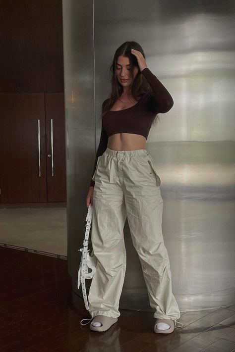 Parachute Pants Beige Pants Outfit, Cargo Pants Women Baggy, Parachute Pants Outfit, Beige Cargo Pants, Basic Fashion, Women Cargo Pants, Pants Baggy, Beige Outfit, Ribbed Shirt