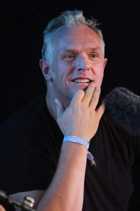 Mrs Davis Tv Show, Greg Davies Kiss, Ray And Dave Davies, British Comedians, Billy Connolly, Greg Tarzan Davis Actor, Greg Davies, Celebrity Film, Exquisite Corpse