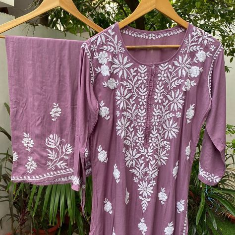 Chikenwork Kurti Design, Chikan Kari Kurti, Baby Mehndi, Baby Mehndi Design, 90s Bollywood Fashion, Vision 2023, Kurtis Design, Kurti Top, Stylish Kurtis