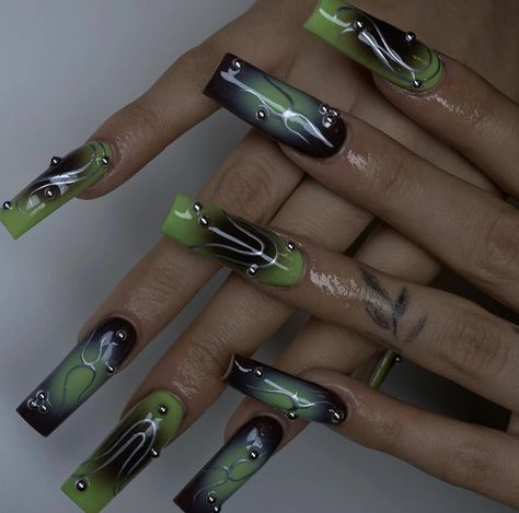 Black And Green Spooky Nails, Gothic Fairy Nails, Halloween Aura Nails, Charli Nails, Green Aura Nails, Black And Green Nails, Green Halloween Nails, 16 Nails, Jamaica Trip