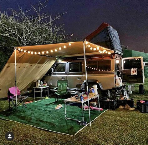 Camping Suv Ideas, Rooftop Tent Aesthetic, Car Set Up For Road Trip, Car Glamping, Rav4 Camping, Camper Suv, Landrover Camper, Urban Camping, Vehicle Camping