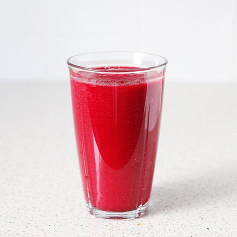 Red beet juice with ginger Juice With Ginger, Beet Juice Recipe, Cooking From Scratch, Red Smoothie, Smoothie Juice, Red Beets, Beet Juice, Grain Foods, Whole Foods