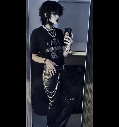 Trad Goth Male Outfit, Goth Twink Outfits, Male Trad Goth Outfits, Romantic Goth Men, Goth Guy Makeup, Male Trad Goth, Trad Goth Makeup Men, Trad Goth Outfits Men, Trad Goth Men