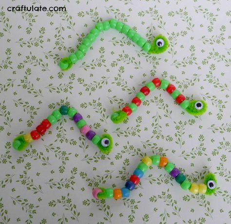 Inchworm Craft, Letter I Crafts, Worm Crafts, Insects Preschool, Caterpillar Craft, Insect Crafts, Bug Crafts, Pipe Cleaner Crafts, Spring Preschool