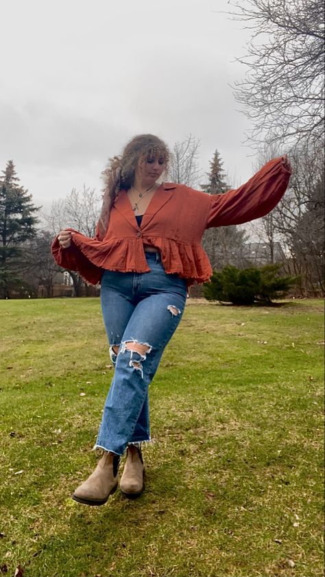 Plus Size Blundstone Outfit, Tummy Flattering Outfits, Plus Size Wide Leg Jeans Outfit, Plus Size Jeans Outfit, Midsize Fashion Fall, Blundstone Outfit, Flowy Outfits, Blundstone Style, Outfits For Short Women