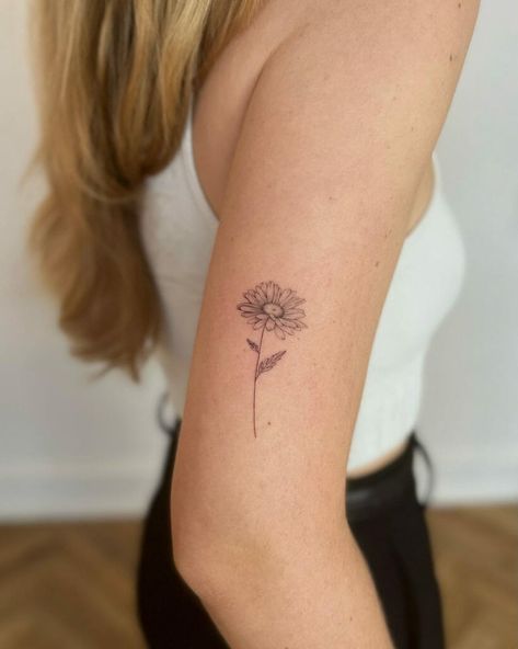 Simple Daisy Tattoo Daisy Tattoo Ideas, Daisy Tattoo Meaning, Candle Tattoo Design, Daisy Chain Tattoo, Small Daisy Tattoo, Sunflower Tattoo Simple, Daisy Tattoo Designs, Daisy Flower Tattoos, Bouquet Tattoo