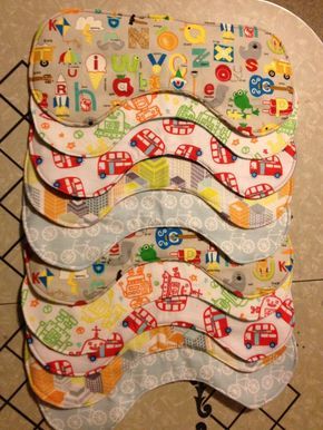 Burp Cloth Tutorial, Burp Cloth Patterns, Baby Gifts To Make, Burp Rags, Sew Ins, Baby Sewing Projects, Quilt Baby, Baby Projects, Baby Burp Cloths