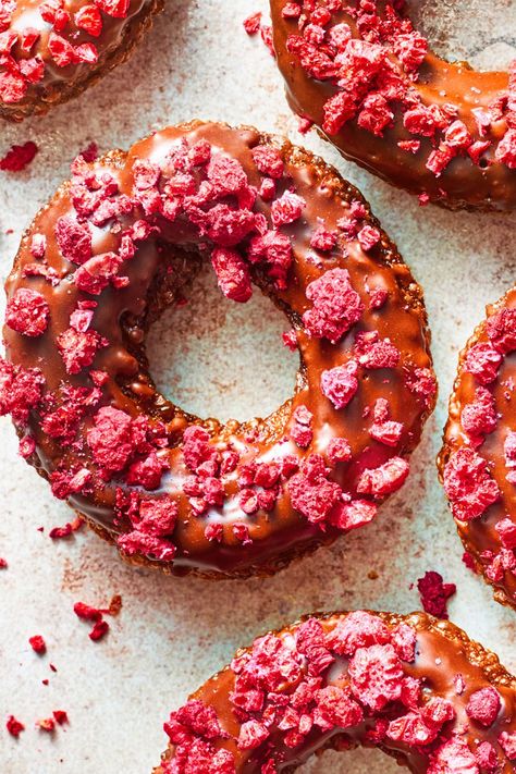 This chocolate French cruller recipe incorporates dried raspberries to create the ultimate chocolate recipe meets dessert recipe.#chocolaterecipes #dessertrecipes #donuts #donutrecipes #chocolatedesserts Cruller Recipe, French Cruller Recipe, French Cruller Donut, Crullers Recipe, French Cruller, Cruller Donuts, Choux Dough, French Crullers, Healthy Fruit Desserts