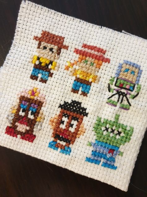 Toy Story Cross Stitch, Toy Story Embroidery, Toy Story 1995, Stitch Movie, Square Stitch, Hamma Beads, Tiny Cross Stitch, Mini Cross Stitch, Cross Stitch Patterns Free