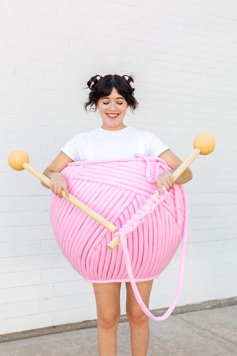 Yarn Outfits, Yarn Costume, Creative Halloween Costumes Diy, Easy Halloween Costumes For Women, Diy Costumes Women, Halloween Costumes For Women, Last Minute Halloween, Diy Halloween Costumes For Women, Ball Of Yarn