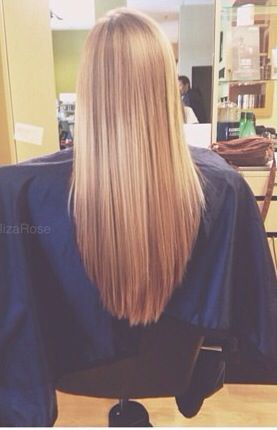 "v-cut" haircut. Looks great with long hair!  Ca me semble pas si tof une coupe en ``v``! ;) Hair Cuts V Shape, V Cut Haircut, V Cut Hair, V Hair, Really Long Hair, Super Hair, Long Hair With Bangs, Long Layered Hair, Long Blonde