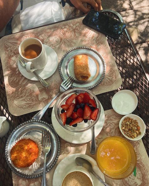 Cutest little cafe in Condesa! Obsessed with this neighborhood🫶🏻 . . . . . #mexico #mexico🇲🇽 #mexicocity #mexicocityofficial #mexicocity🇲🇽 #mexicocityfood #mexicocitylife #breakfast #maque #maquecondesa #condesa # Mexico Cafe, Condesa Mexico City, Mexico City Food, Mexico Hotels, Mexico Travel, Coffee Shops, Mexico City, Coffee Bar, South America