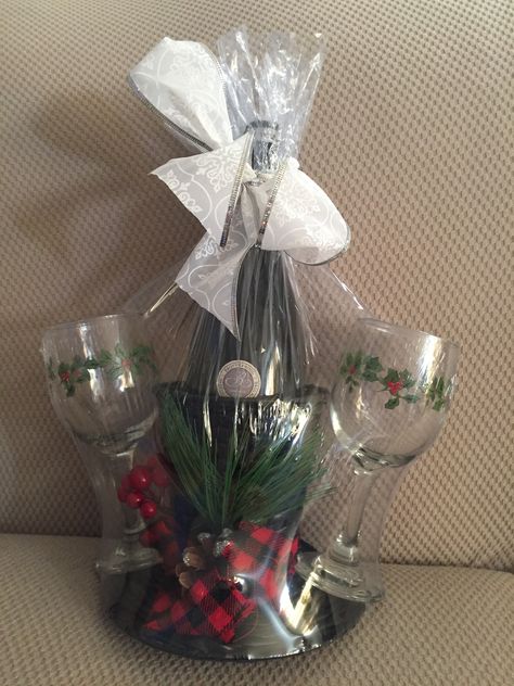 Wine Glass Gift Basket Ideas, Wine And Wine Glass Gift Basket, Wine Bottle And Glasses Gift Basket, Wine Glass Gift Ideas Filled, Wine Glass Gift Basket, Christmas Vodka, Wine Glasses Christmas, Christmas Wine Gift, Basket Raffle