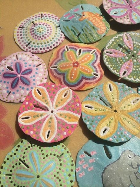 Painted Sand Dollars, Sand Dollar Craft, Sand Dollar Art, Diy Crafts Bookmarks, Seashell Painting, Sand Dollars, Painted Shells, Sea Glass Crafts, Paper Tree