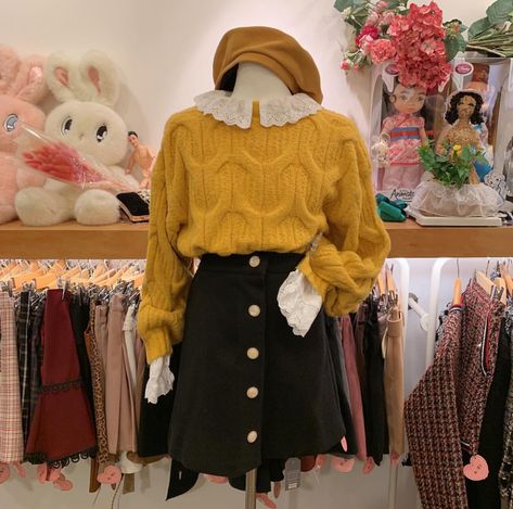 Pompompurin Aesthetic Outfit, Pompompurin Outfit, Pompompurin Aesthetic, Teenage Winter Fashion, Light Academia Outfit, Sanrio Outfits, Cute Business Casual, Soft Girl Outfits, Aesthetic Outfit