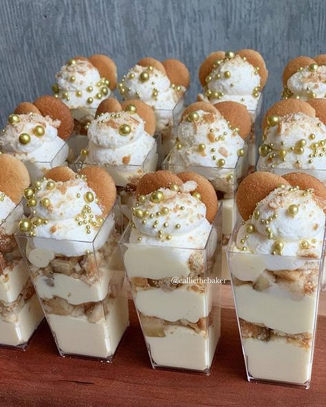 banana pudding shooters 🍌I literally can’t get enough🤗I loveeeee shooters.⁣ •⁣ •⁣ •⁣ Sprinkles from @fancysprinkles ✨⁣ •⁣ •⁣ •⁣… Banana Pudding Shooters, Pudding Shooters, Cake Shooters, Dessert Shooters Recipes, Shooter Recipes, Banana Pudding Desserts, Smores Dessert, Dessert Cups Recipes, Cake Beautiful