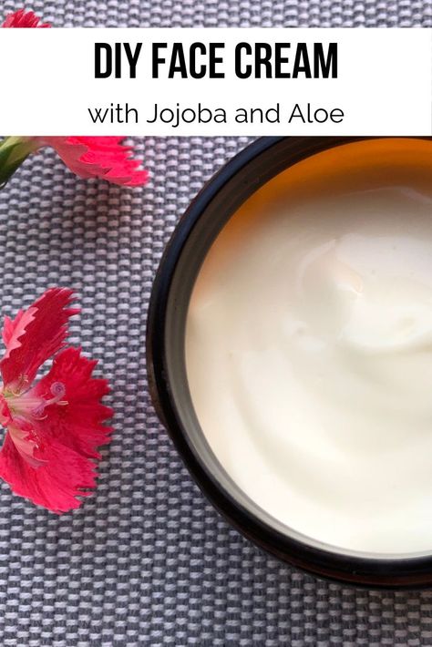 Make your own effective and inexpensive DIY face cream with 4 simple ingredients that include aloe vera gel, jojoba seed oil, xanthan gum and collagen beauty. This DIY face cream is super easy to make. All you need is an immersion blender and 2 sterile mason jars and a skincare bottle. The recipe can easily be adjusted to make a great anti aging face cream by adding in active ingredients of your choice and utilizing an argan oil instead of jojoba. #diyfacecream #diyantiagingfacecream Homemade Face Cream Recipes, Face Cream Recipe, Aloe Vera Moisturizer, Diy Face Cream, Aloe On Face, Homemade Face Cream, Cream For Oily Skin, Skin Care Routine For 20s, Diy Kosmetik