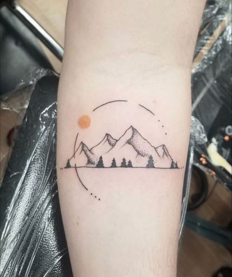 Moutain Tattoos, Small Nature Tattoo, Berg Tattoo, Small Mountain Tattoo, Geometric Mountain Tattoo, Mountain Tattoos, Colorado Tattoo, Mountain Tattoo Simple, Mountain Tattoo Design