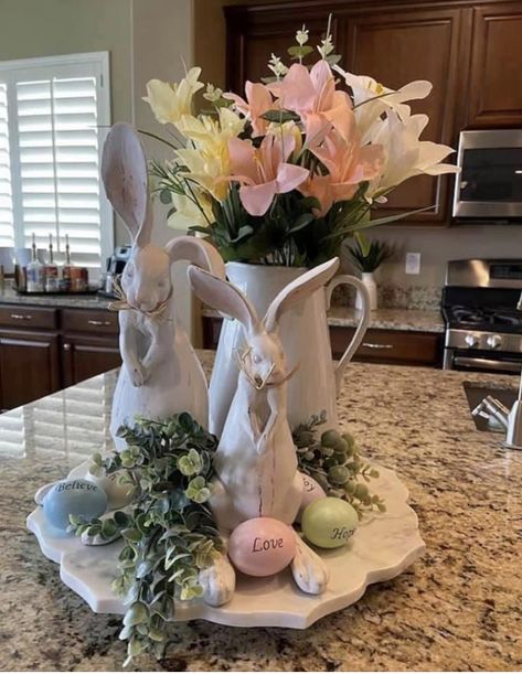 Vintage Spring Aesthetic, Vintage Spring Wedding, Color Palette Vintage, Vintage Spring Decor, Spring Mantle Decor, Easter Table Centerpieces, Spring Mantle, Easter Flower Arrangements, Easter Arrangement