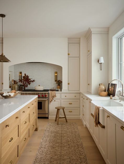 Benjamin Moore PALE OAK on kitchen cabinets in a gorgeous warm, European inspired luxe kitchen by AKB Design. #benjaminmoorepaleoak #warmwhitekitchen #whitekitchencabinetcolor Small Open Kitchen, Easy Kitchen Updates, Making Sandwiches, Open Kitchen And Living Room, European Kitchens, Oak Kitchen Cabinets, Kitchen Open, Classic Kitchen, Oak Kitchen